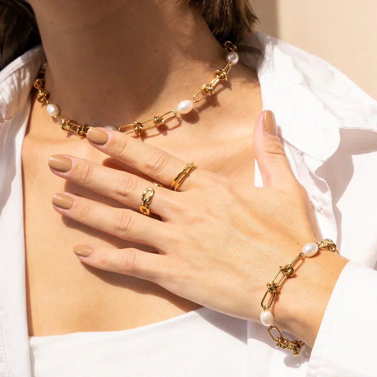 Knot and Pearl Necklace 18K Gold Plated
