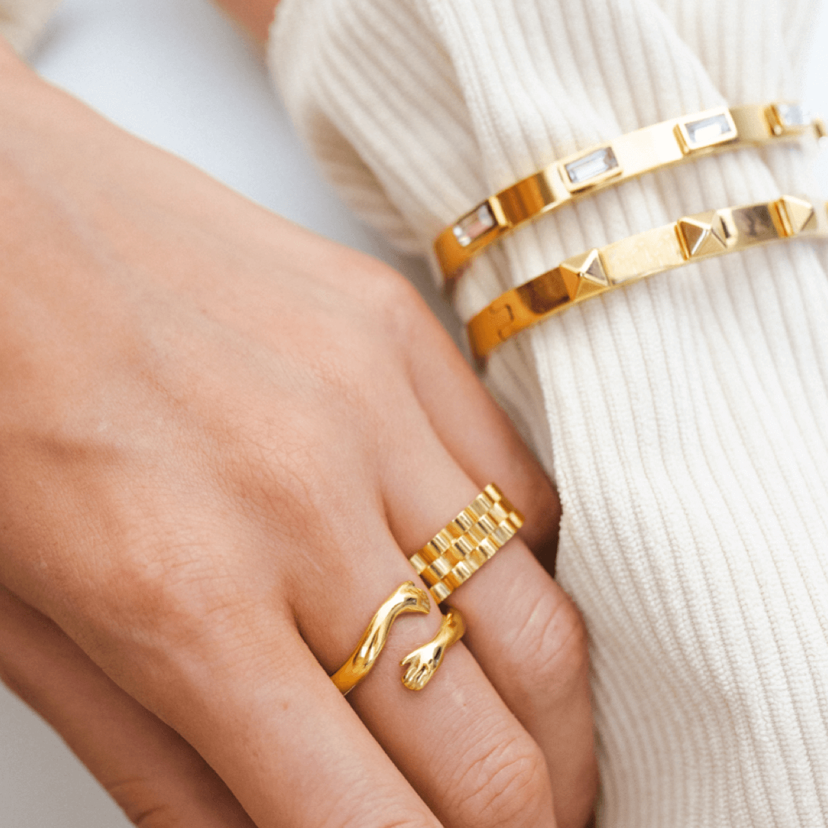 Hug Ring 18K Gold Plated
