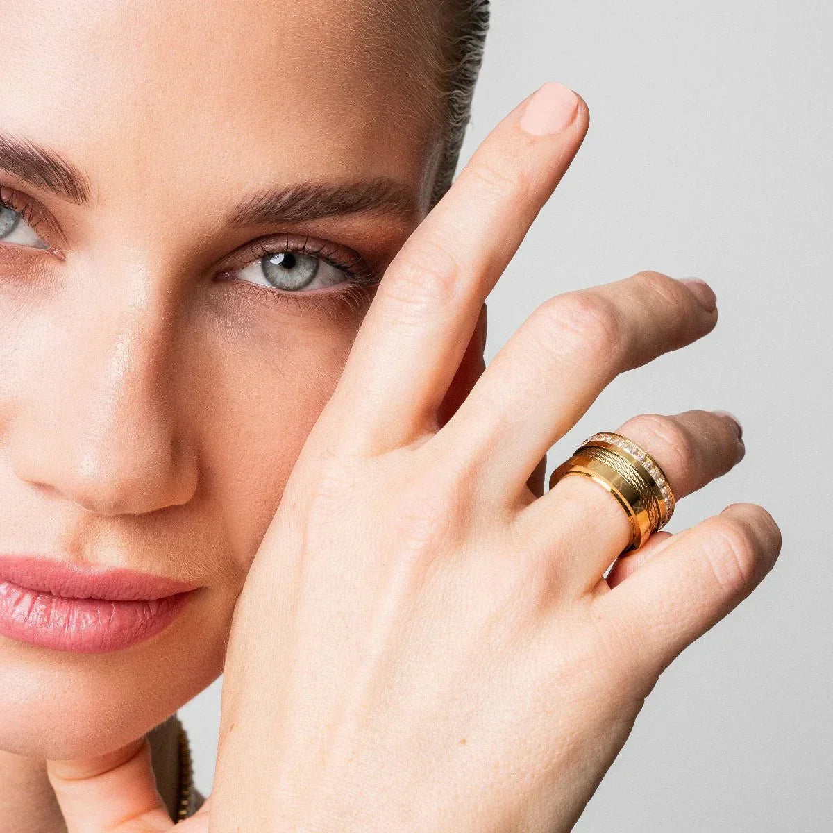 Wire and Crystal Ring 18K Gold Plated
