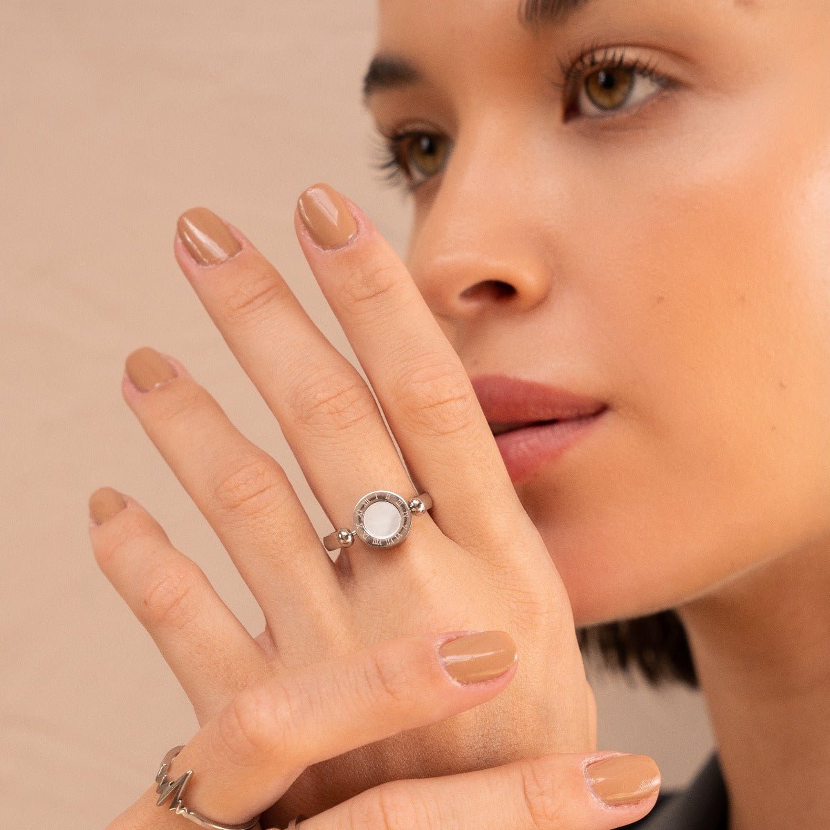Rotating Roman Numeral Ring – Silver