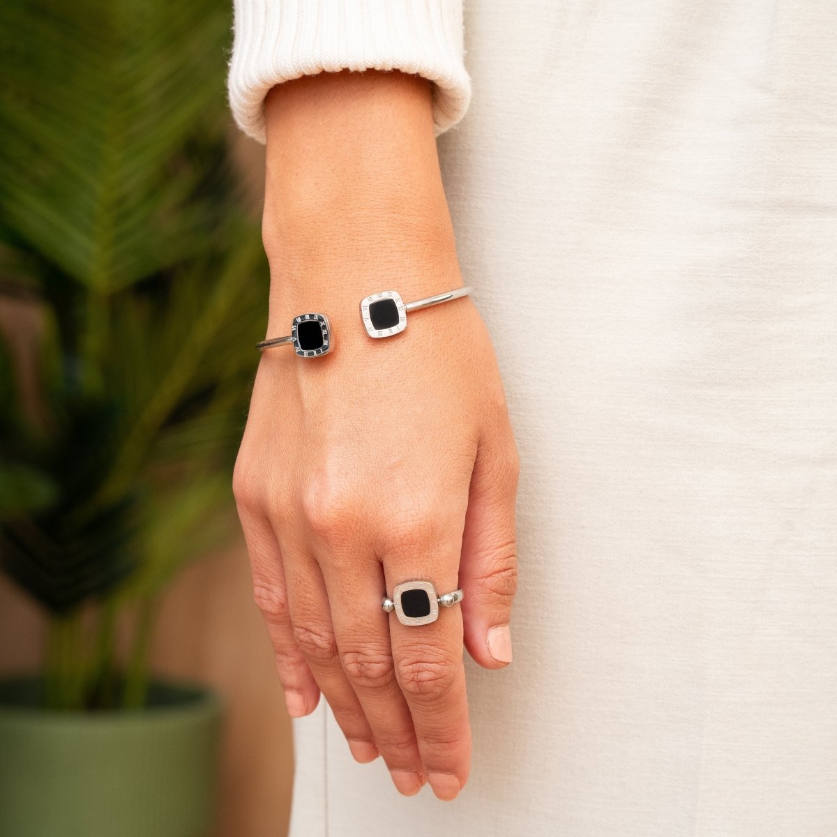 Rotating Square Charm Ring – Silver