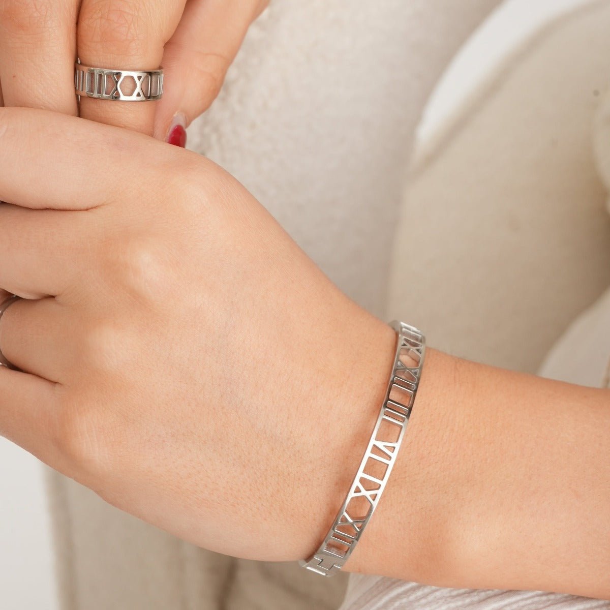 Roman Numeral Bangle – Silver