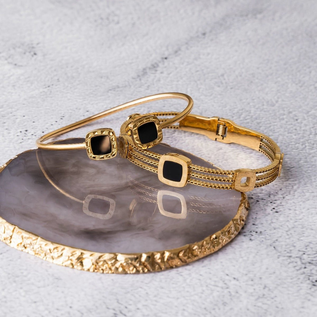 Bella Onyx Bangle 18K Gold Plated