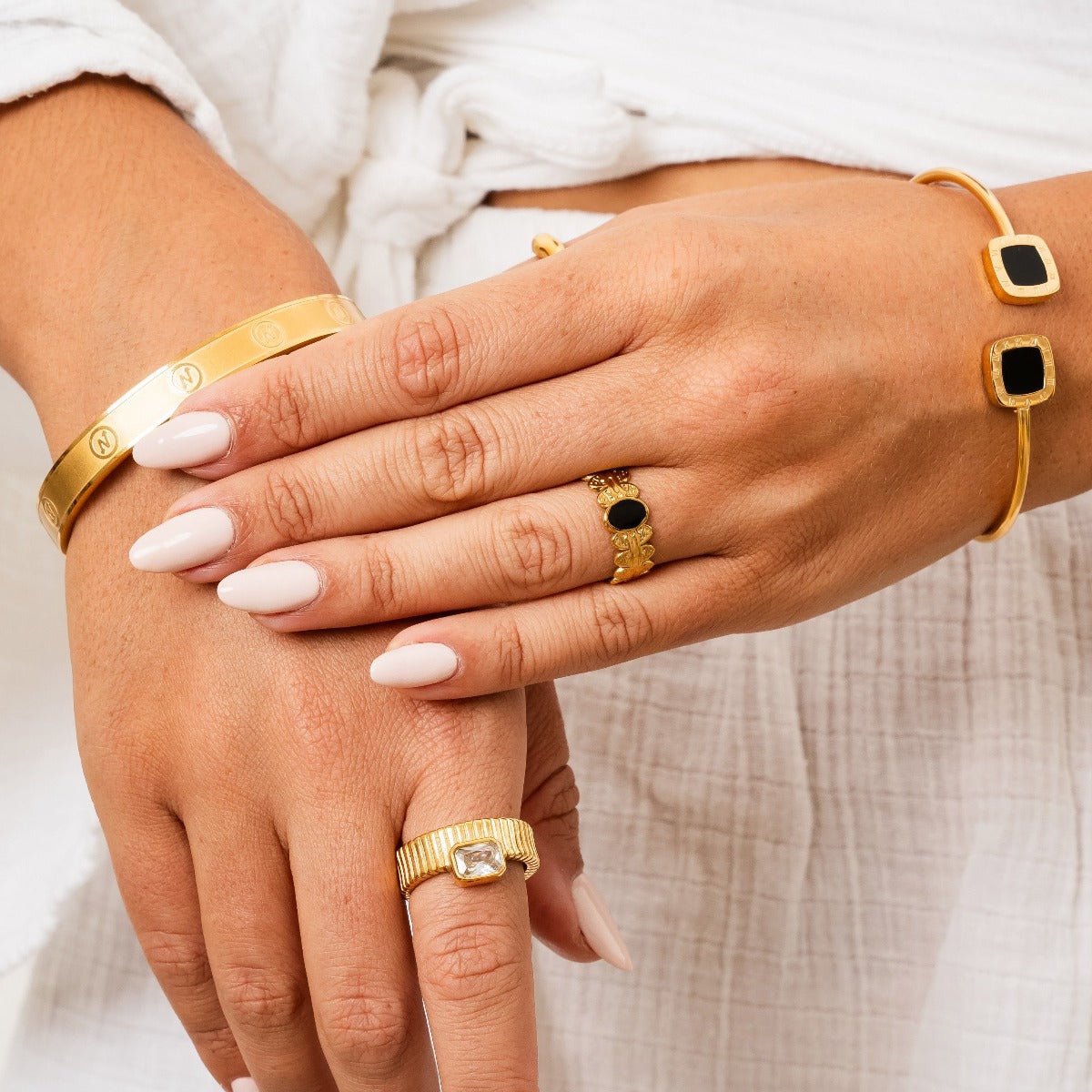 Bella Onyx Bangle 18K Gold Plated