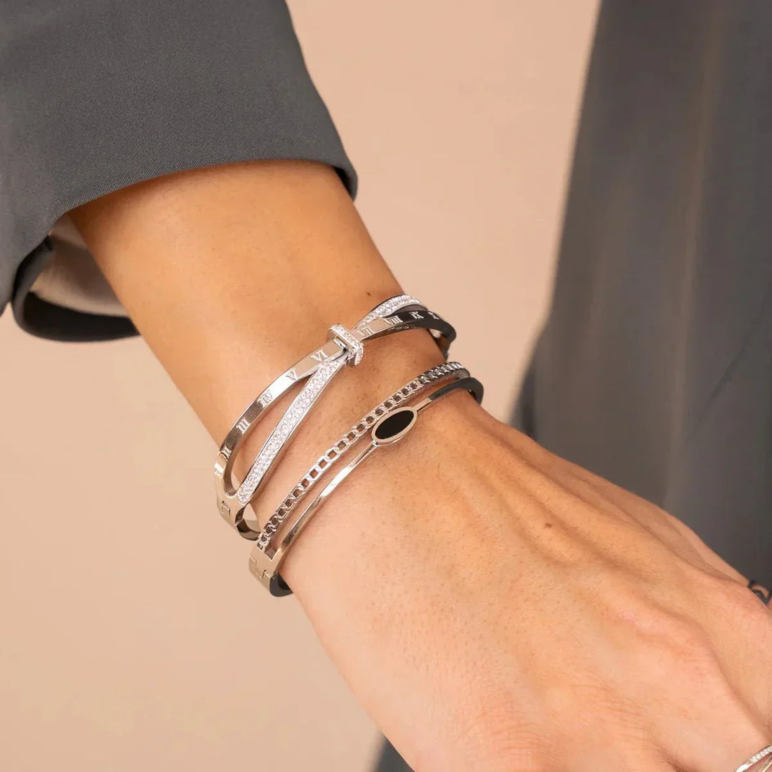 Layered Onyx Bangle – Silver