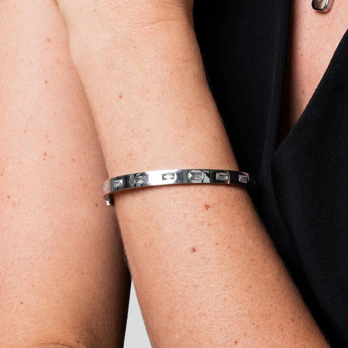 Carved Bangle – Silver