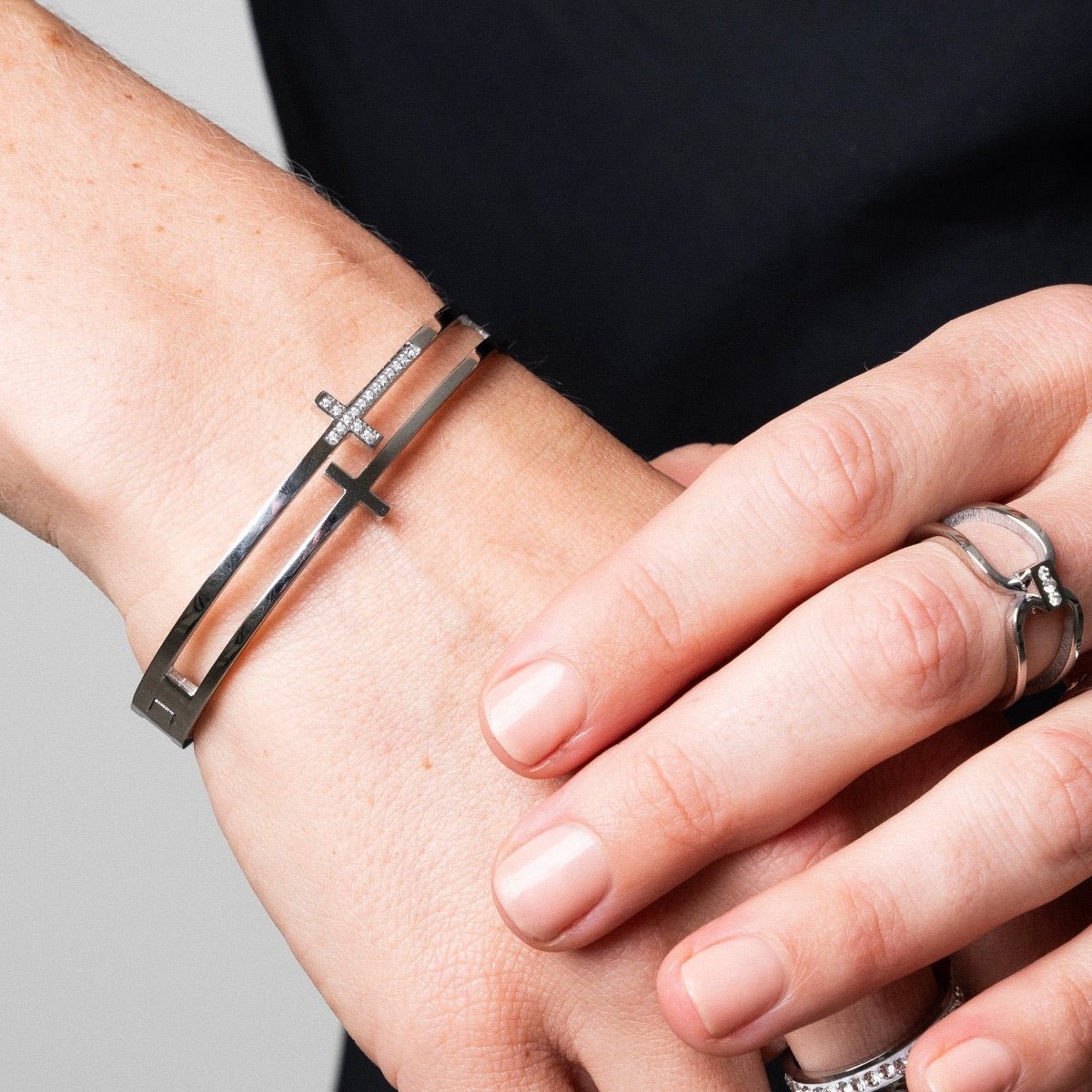 Cross Bangle – Silver