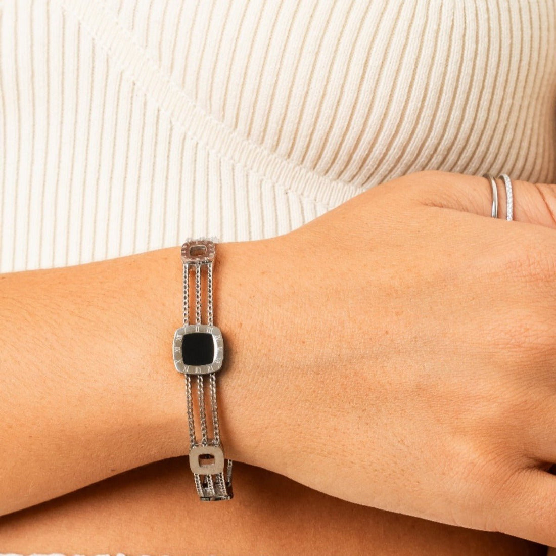 Summer Onyx Bangle – Silver