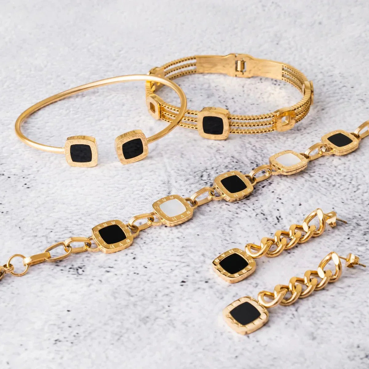 Summer Onyx Bangle 18K Gold Plated