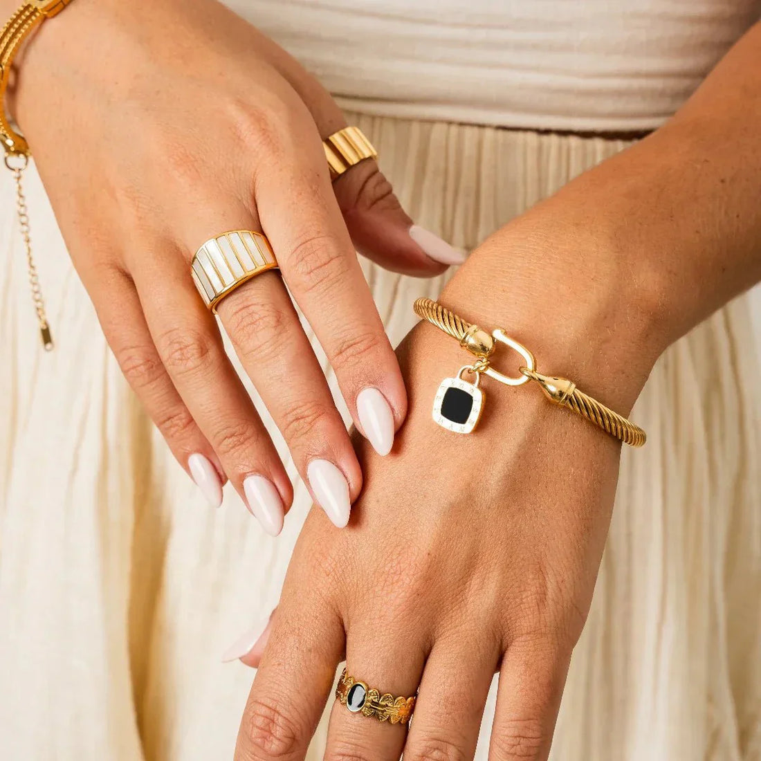 Square Onyx Pendant Bangle 18K Gold Plated