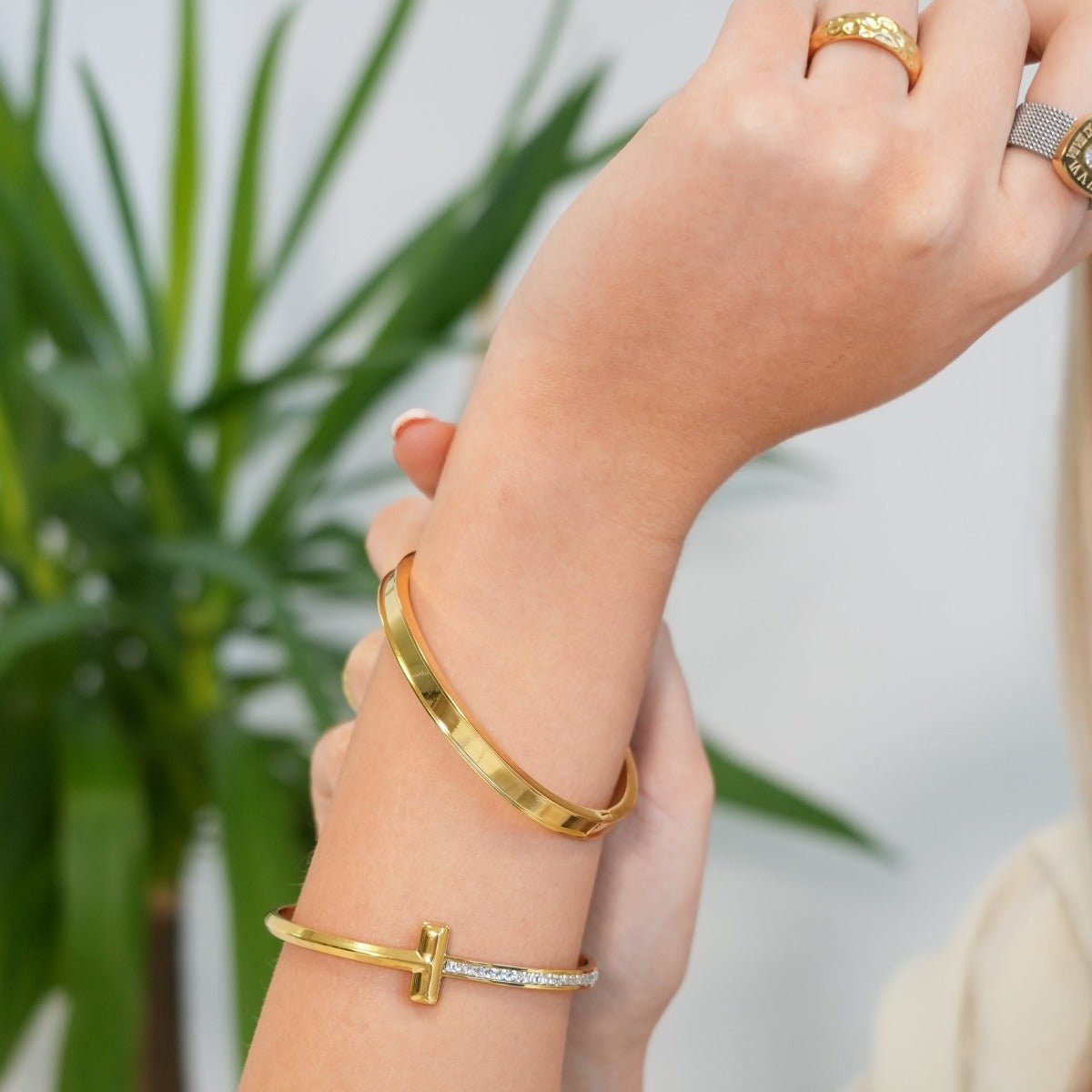 T-Bar Elegance Bangle 18K Gold Plated