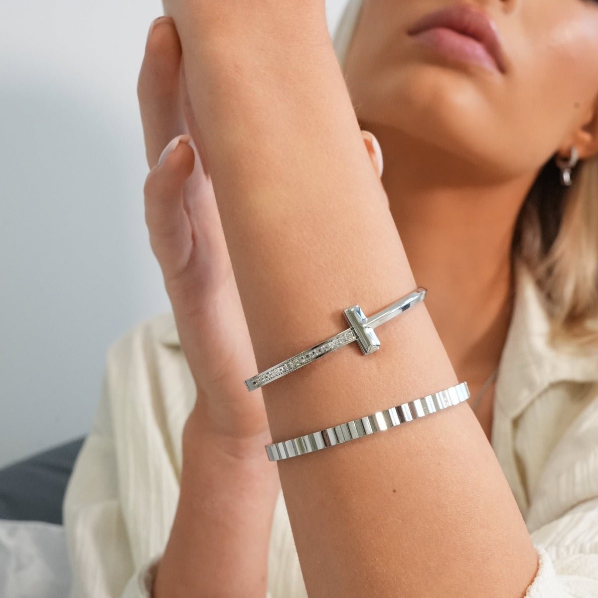 T-Bar Elegance Bangle – Silver