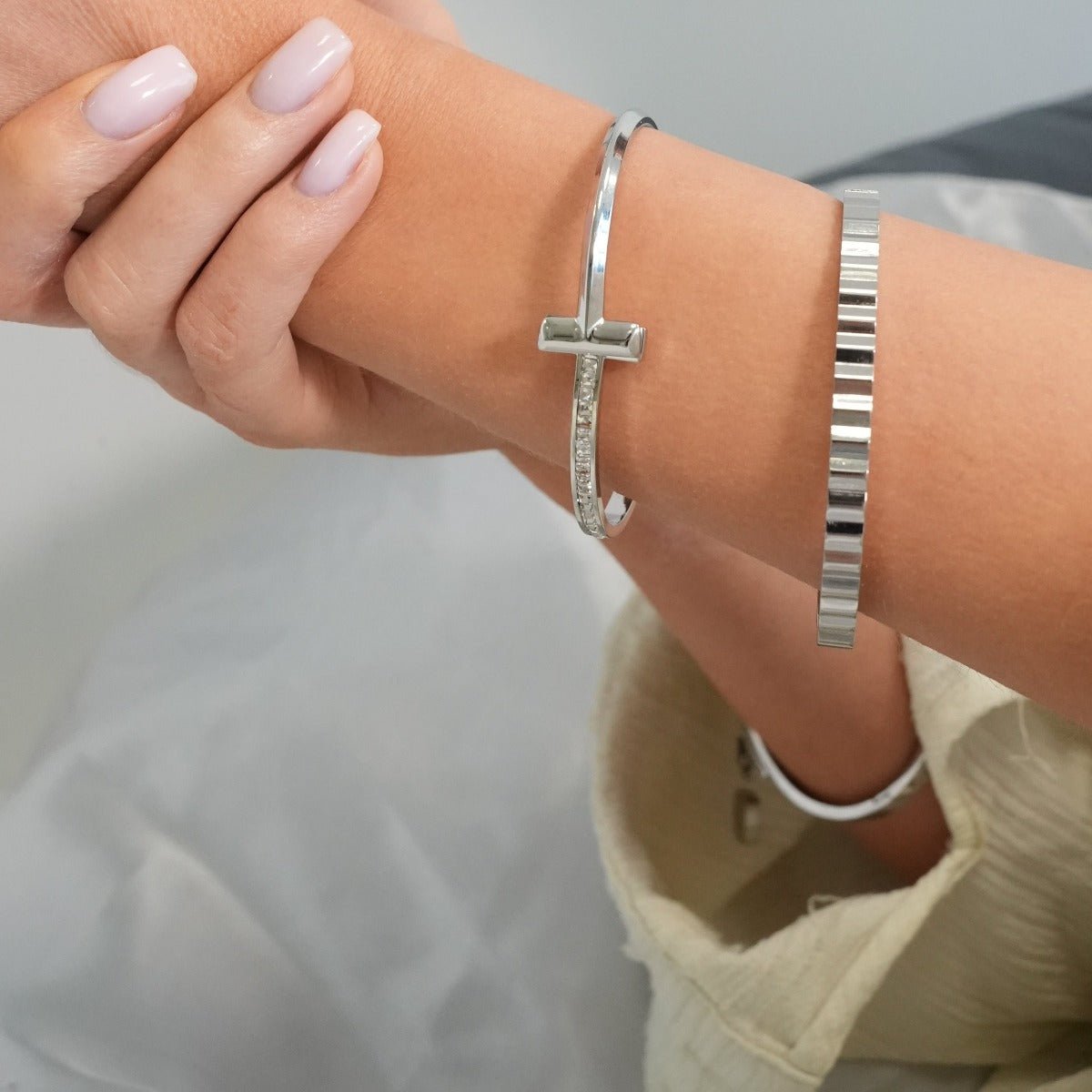 T-Bar Elegance Bangle – Silver