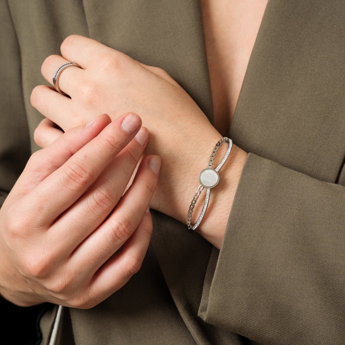 Venus Bangle – Silver