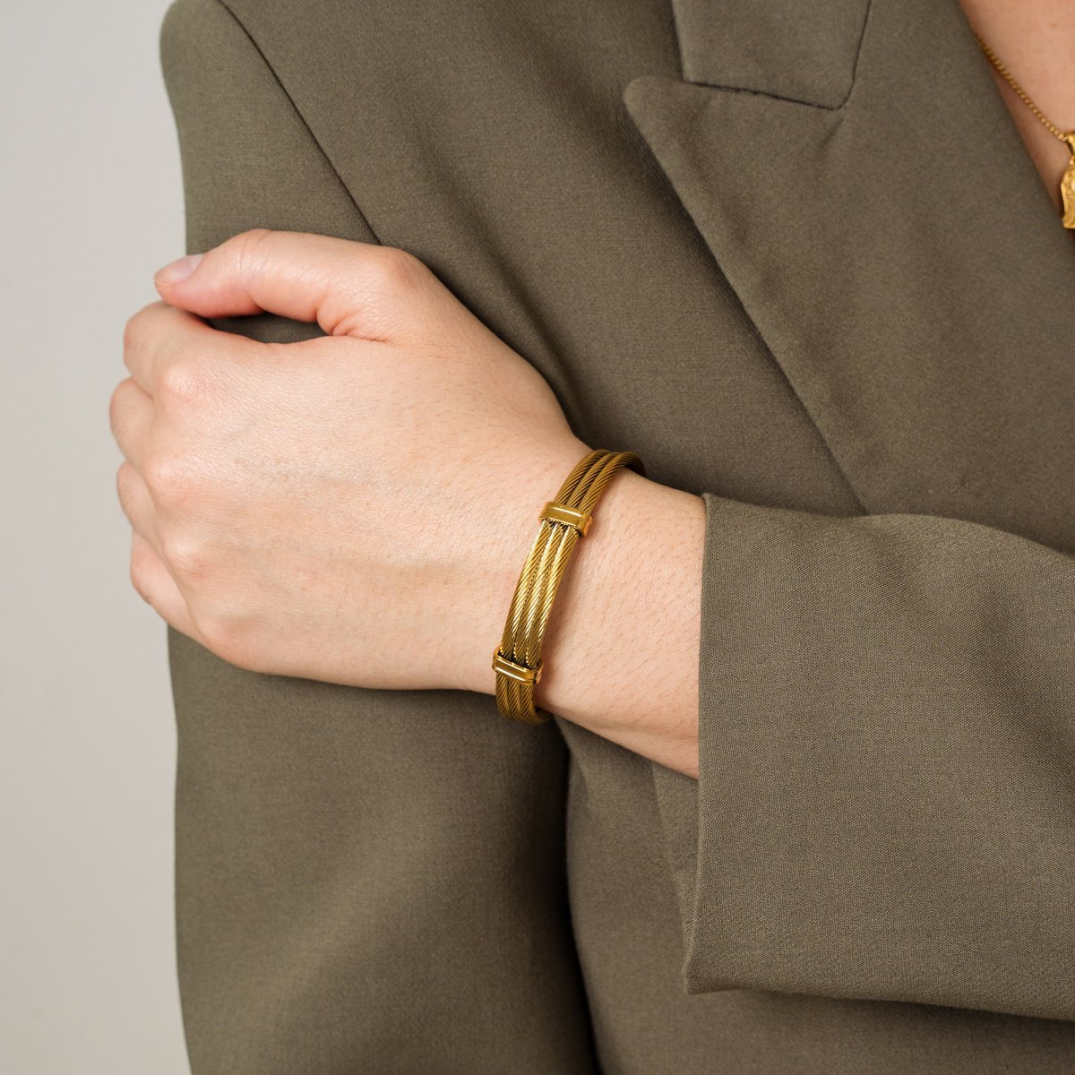 Wire Bangle 18K Gold Plated
