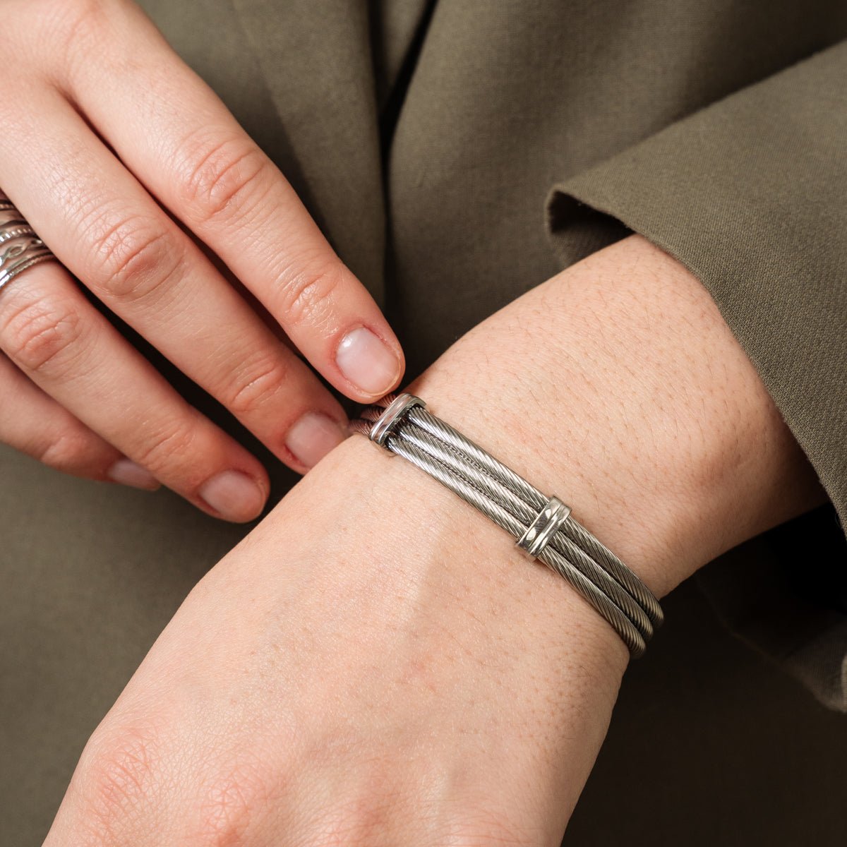 Wire Bangle – Silver