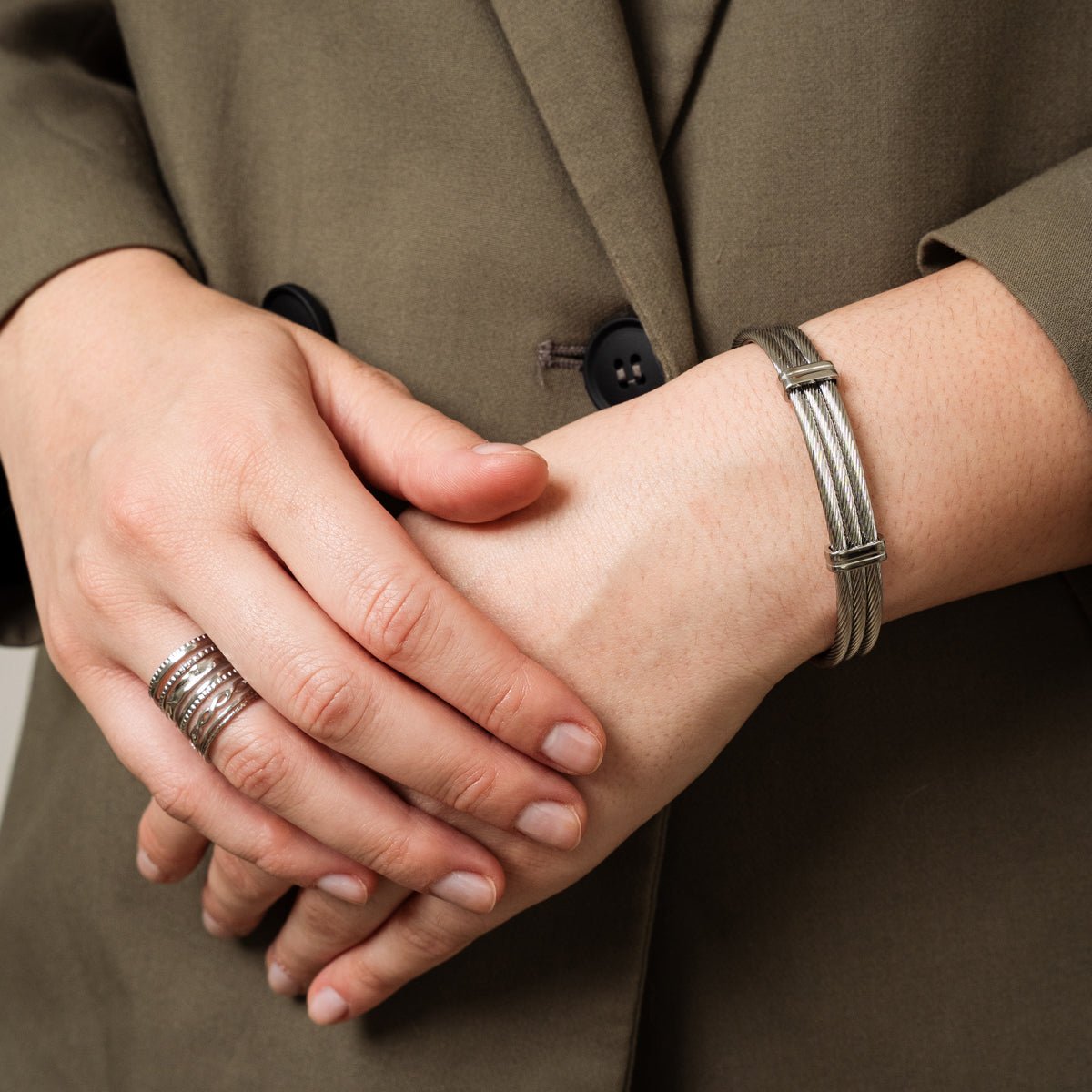 Wire Bangle – Silver