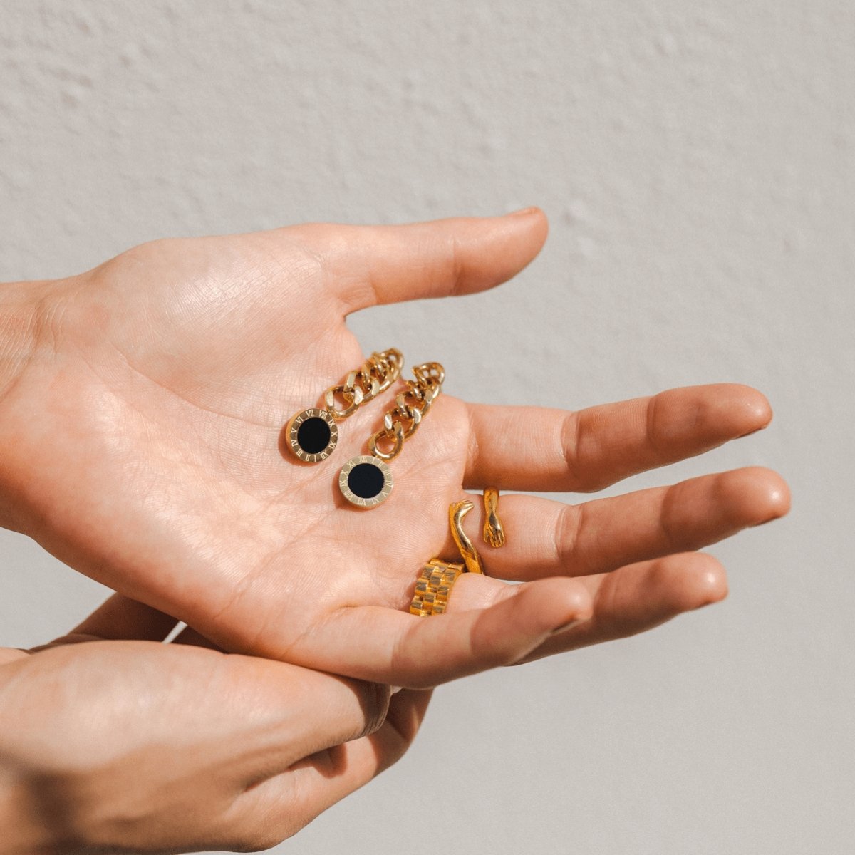 Glamour Chain Earrings with Onyx Stone 18K Gold Plated