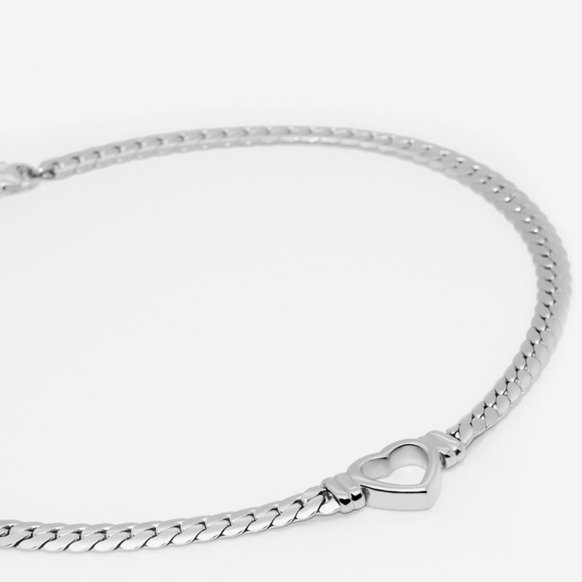 Minimalist Heart Choker Necklace – Silver