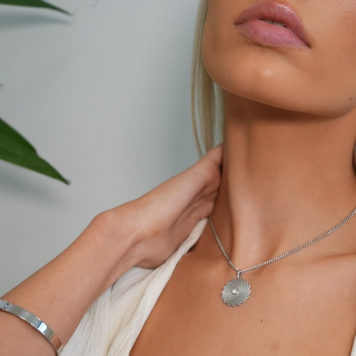 Glow Necklace – Silver