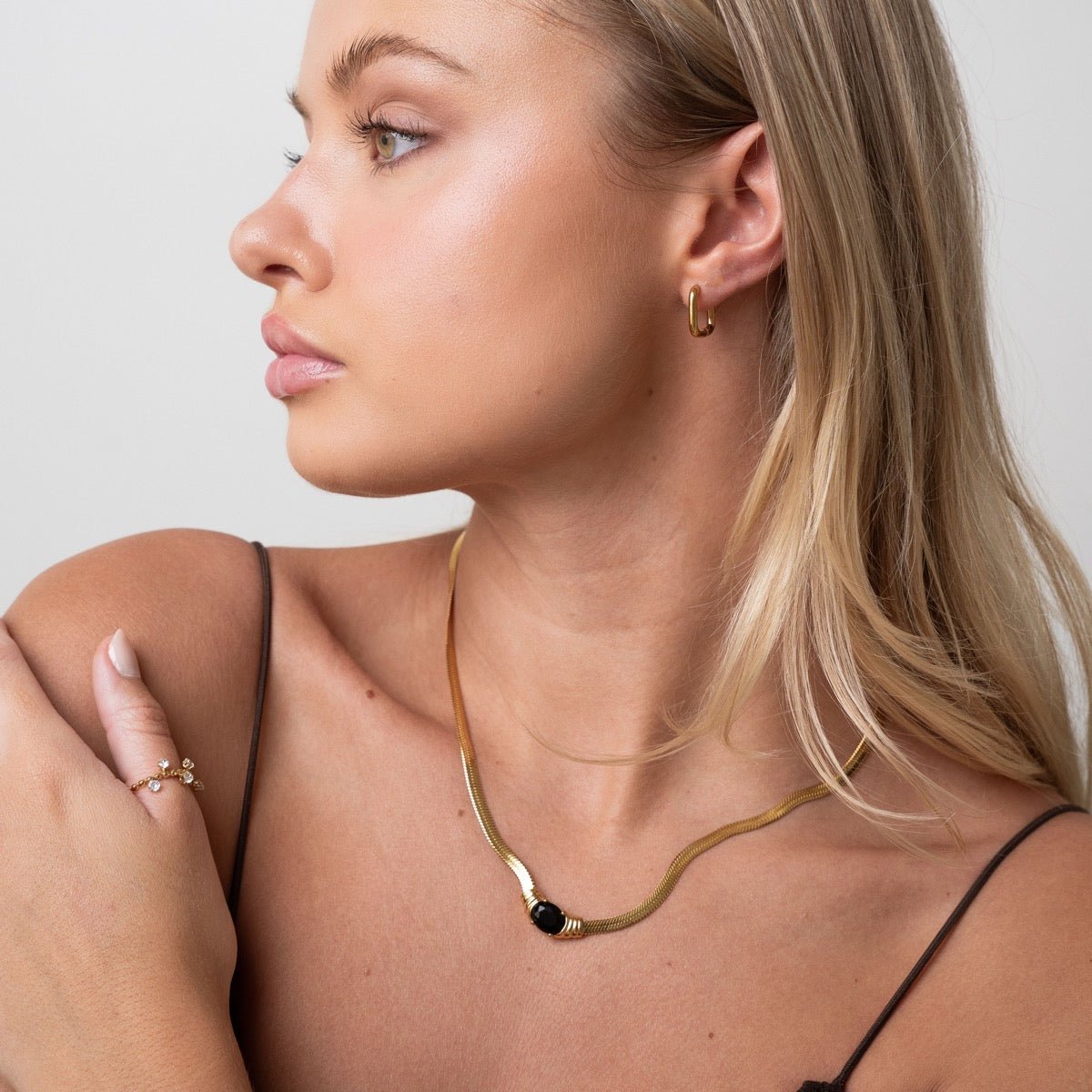 Mesh Necklace with Onyx Stone 18K Gold Plated