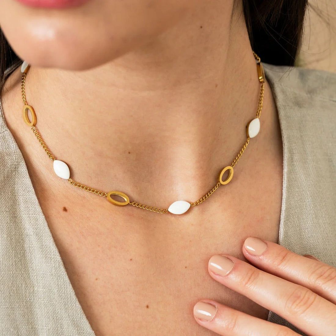 Angellica Oval Pendant Necklace 18K Gold Plated