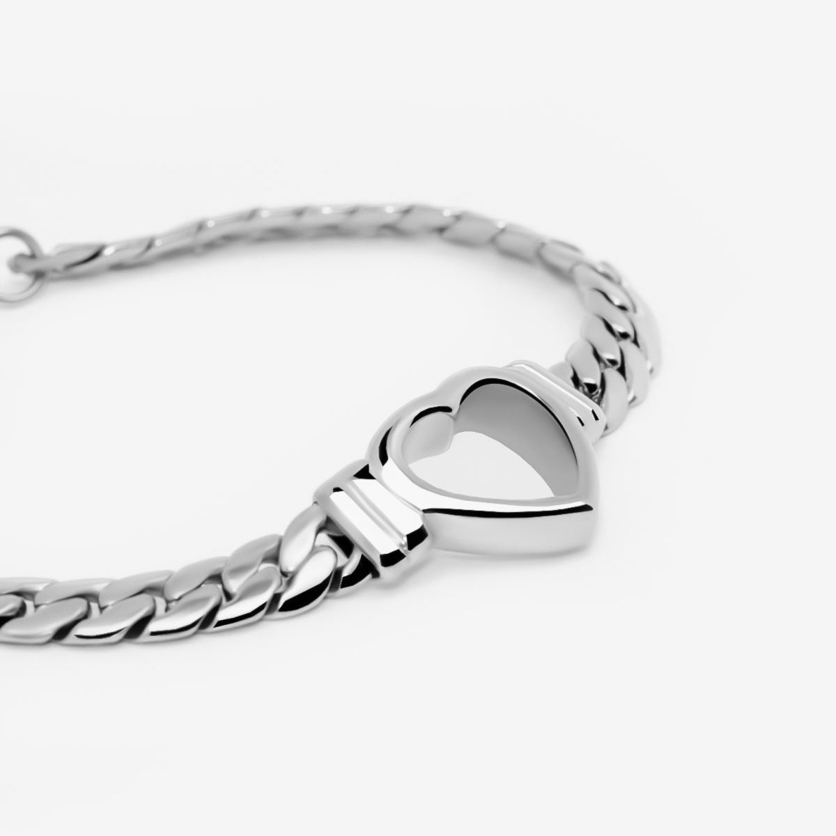 Minimalist Heart Bracelet – Silver