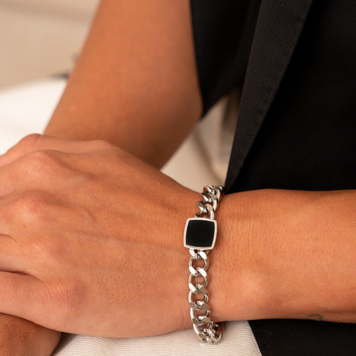 Chain Bracelet with Onyx Pendant – Silver