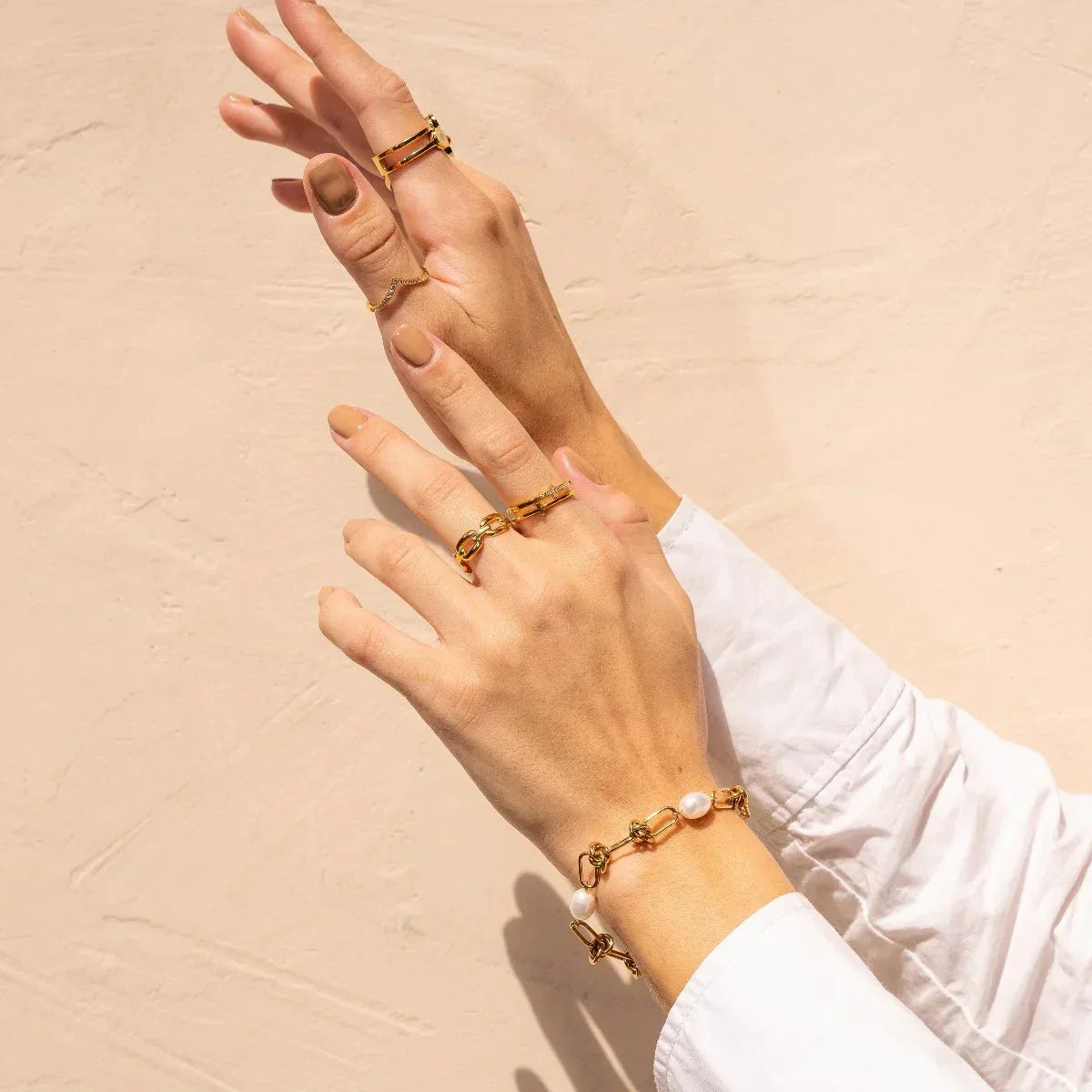 Knot and Pearl Bracelet 18K Gold Plated