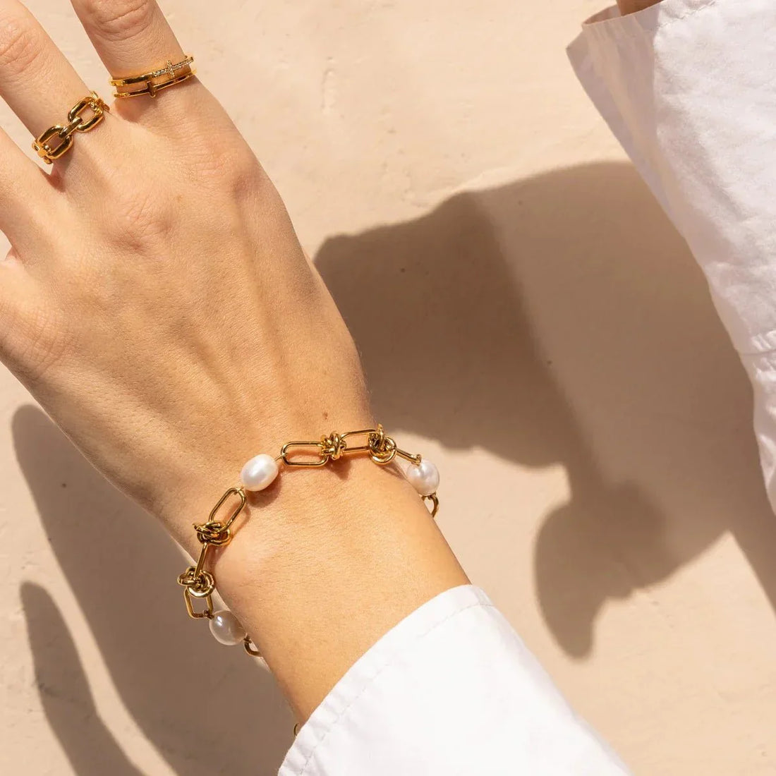 Knot and Pearl Bracelet 18K Gold Plated